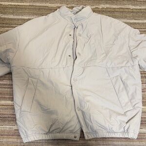 Men's Light Gray Insulated Puffer Jacket with Snap Front